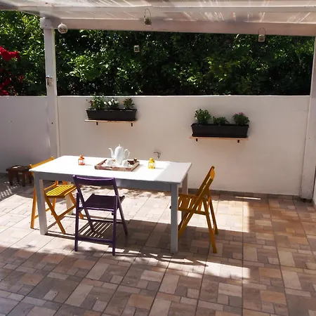 Vacation_studio_near_the_beach *
